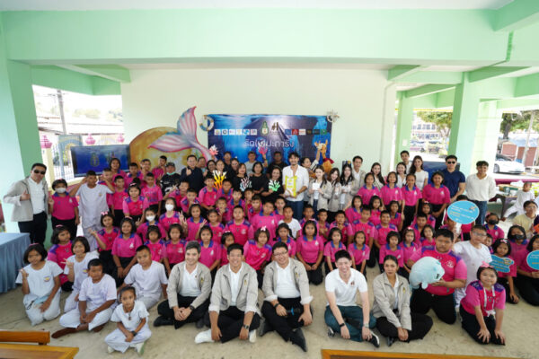 Group Photo with sponsor logo copy_0