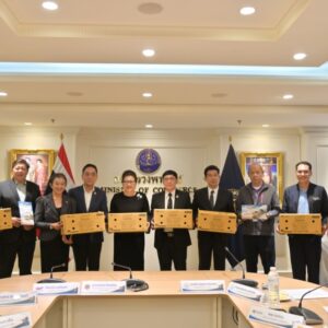 “พาณิชย์” ผนึก “คมนาคม” 7 สายการบิน กระจายผลไม้ผ่านท่าอากาศยาน ให้ผู้โดยสารโหลดผลไม้ฟรี 10 กก. เริ่ม 1 ก.ย. 69 – 31 ส.ค. 70